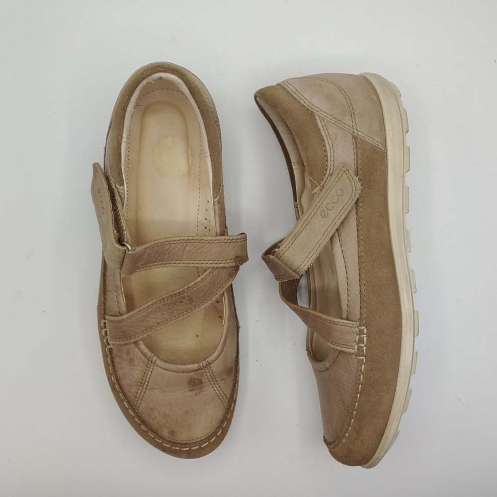 Ecco womens 38 Light Brown Suede Leather Shoes Comfort
